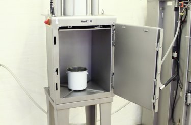 image that illustrates how a commercial can crusher work